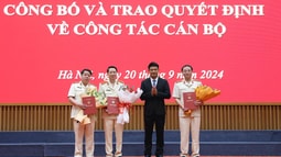 Công bố và trao quyết định về công tác cán bộ của Viện trưởng VKSND tối cao