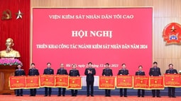 Viện trưởng VKSND tối cao khen thưởng tập thể và cá nhân trong phong trào thi đua "Cả nước chung sức xây dựng nông thôn mới"