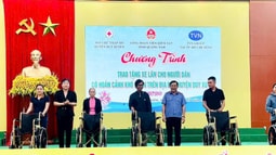 Công đoàn cơ sở FV88 nhà cái World Cup 2026 tỉnh Quảng Nam phối hợp với các đơn vị trao tặng xe lăn tại huyện Duy Xuyên 