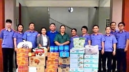  VKSND tỉnh Bình Dương thăm, tặng quà tại Trung tâm bảo trợ và công tác xã hội