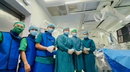100 bệnh nhi được can thiệp tim mạch thành công tại Bệnh viện Nhi đồng Cần Thơ