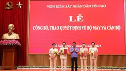 Công bố, trao quyết định về bộ máy và cán bộ của VKSND tối cao