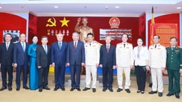 Làm theo lời Bác dạy - xây dựng đội ngũ cán bộ Kiểm sát “Vững về chính trị, giỏi về nghiệp vụ, tinh thông pháp luật”
