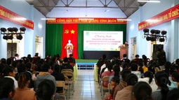 Viện kiểm sát quân sự Quân khu 5 tuyên truyền pháp luật cho đồng bào vùng cao Quảng Ngãi