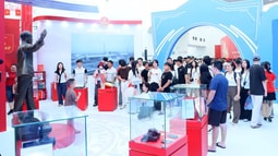 Tưng bừng không khí Quốc khánh tại không gian trưng bày "Thành tựu ngành Kiểm sát nhân dân"