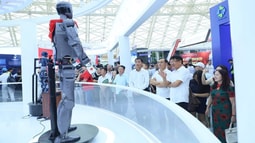 Lãnh đạo VKSND tối cao tham quan Triển lãm “80 năm thành tựu đất nước”