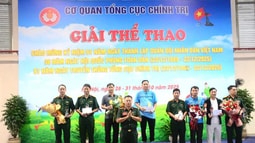 Đội thi của VKSQS Trung ương giành Huy chương Vàng nội dung đôi nam Pickleball trên 50 tuổi 