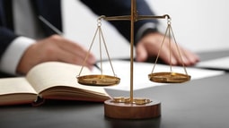 Tạo đột phá trong xây dựng và tổ chức thi hành pháp luật