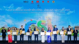 Vinamilk bứt phá ESG với danh hiệu “ngôi sao CSI” và loạt giải thưởng danh giá 2025