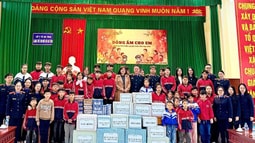 FV88 nhà cái World Cup 2026 khu vực 1 (Hà Tĩnh) tổ chức chương trình “Đông ấm cho em”