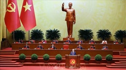 Ánh sáng Hồ Chí Minh soi đường cho chúng ta đi
