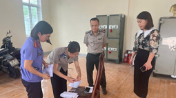VKSND khu vực 4 (Hà Tĩnh) kiểm sát trực tiếp việc tiêu hủy vật chứng và bàn giao vật chứng