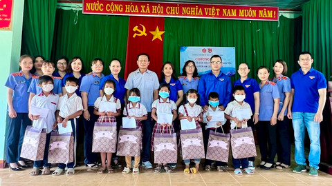Đoàn Thanh niên VKSND tỉnh Bình Định thực hiện chuỗi hoạt động chào mừng Đại hội Chi đoàn nhiệm kỳ 2022 - 2024